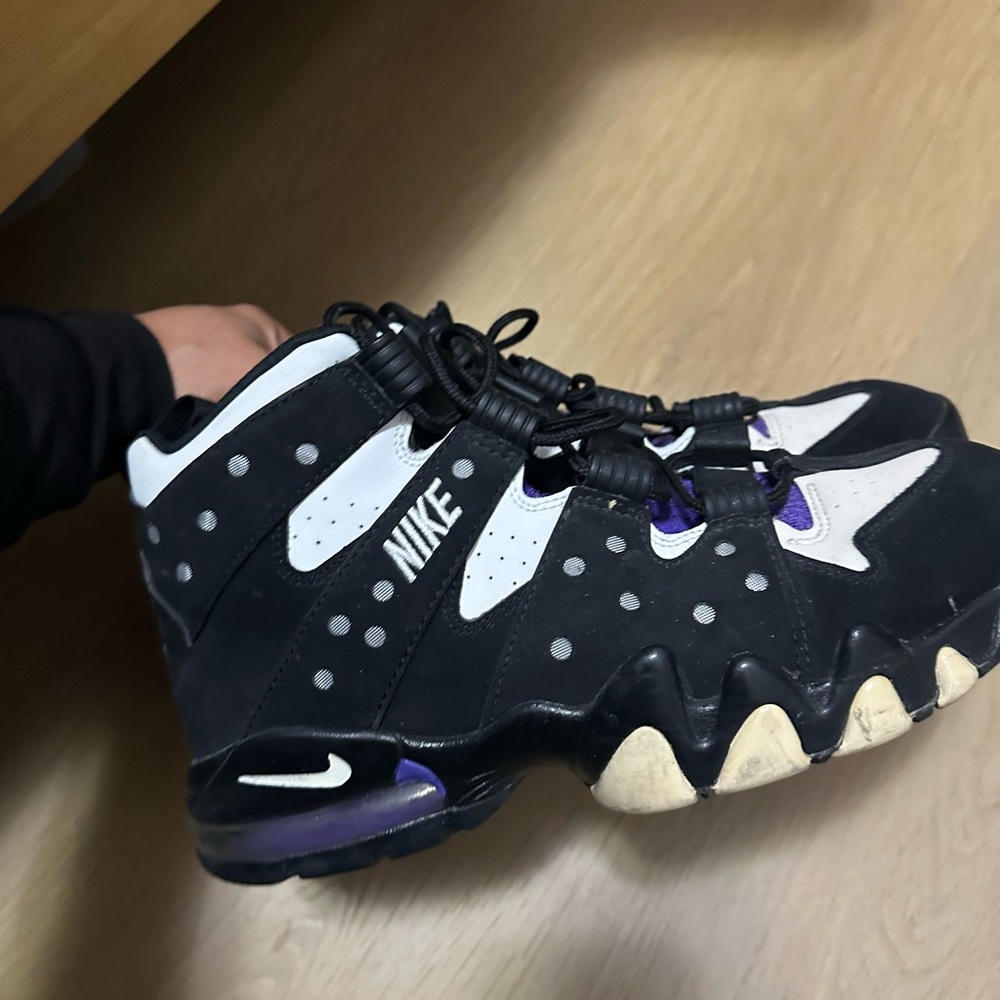 Nike Kids Black and White Sneakers with Purple Accents